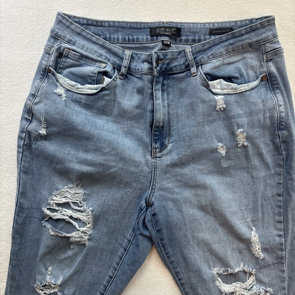 Judy Blue Boyfriend Fit Jeans Women‎ 20W Light Wash Distressed JB82281-JS MD - Picture 2 of 10